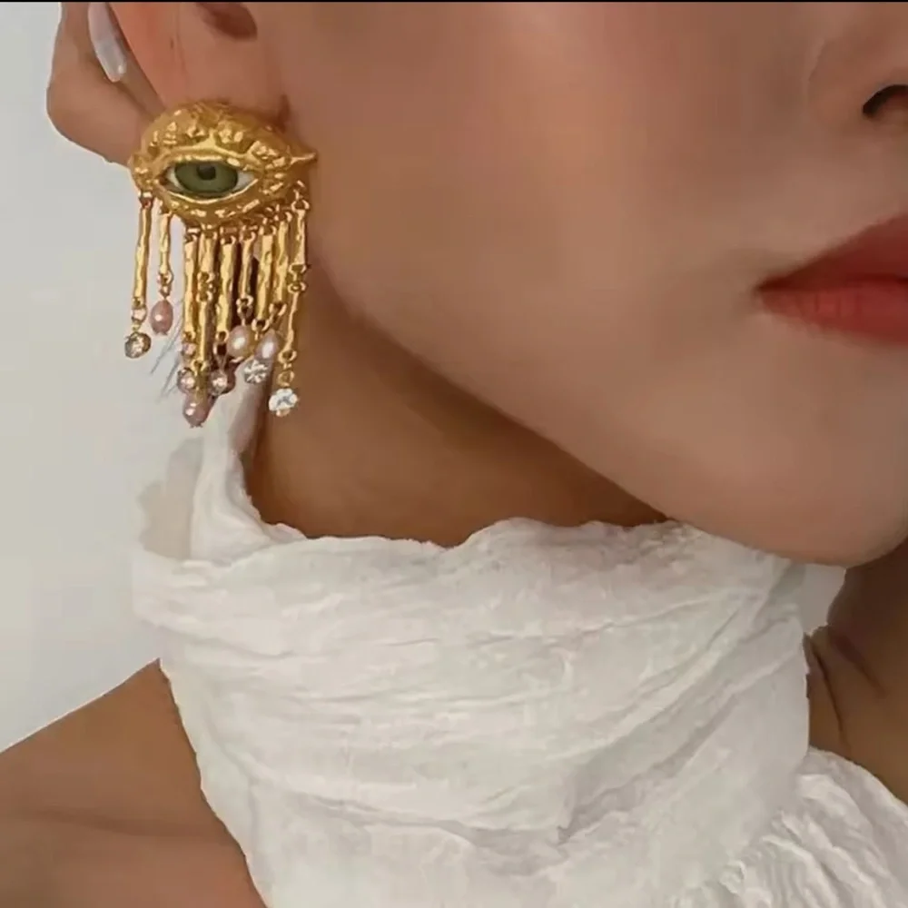 Gisele - Vintage Baroque Style Demon Eye Tassel Earrings - Picture 5 of 8